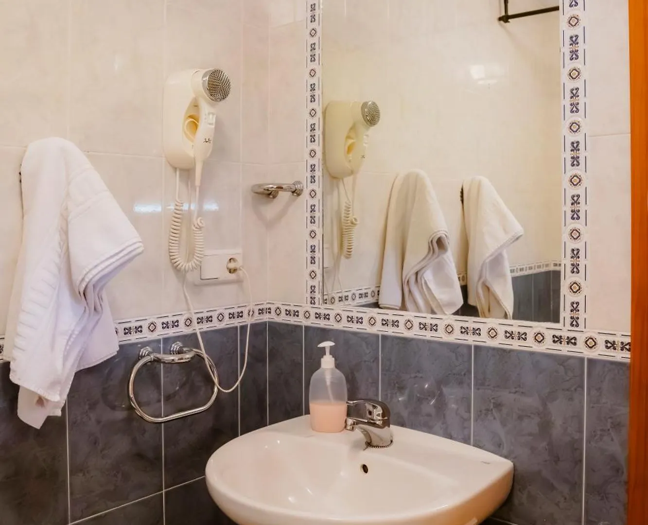Aparthotel Escua Archidona 2*,